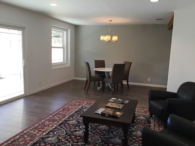 Sala de estar/comedor - 15154 Enadia Way