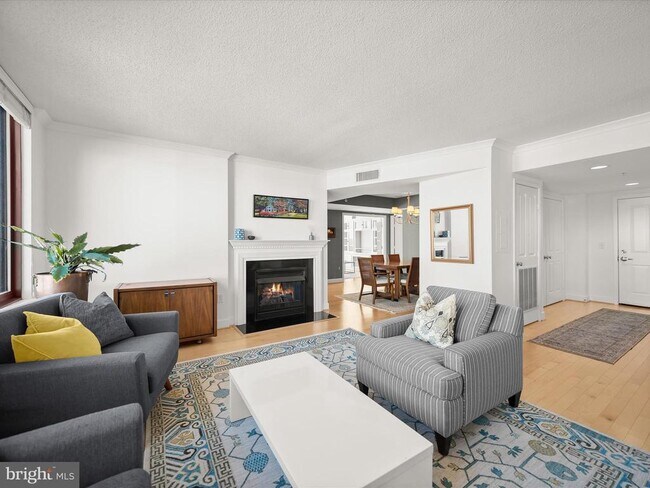 Photo - 1205 N Garfield St Unidad 804