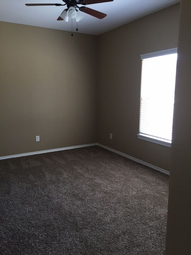 Photo - 436 Tower Rd