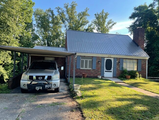 Building Photo - 1313 Nichols Pl