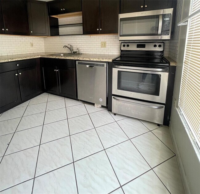 Photo - 4158 Inverrary Dr Unidad 111