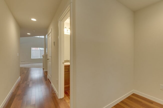 Photo - Bright and spacious 3 bed home in nice Lynnwood location!