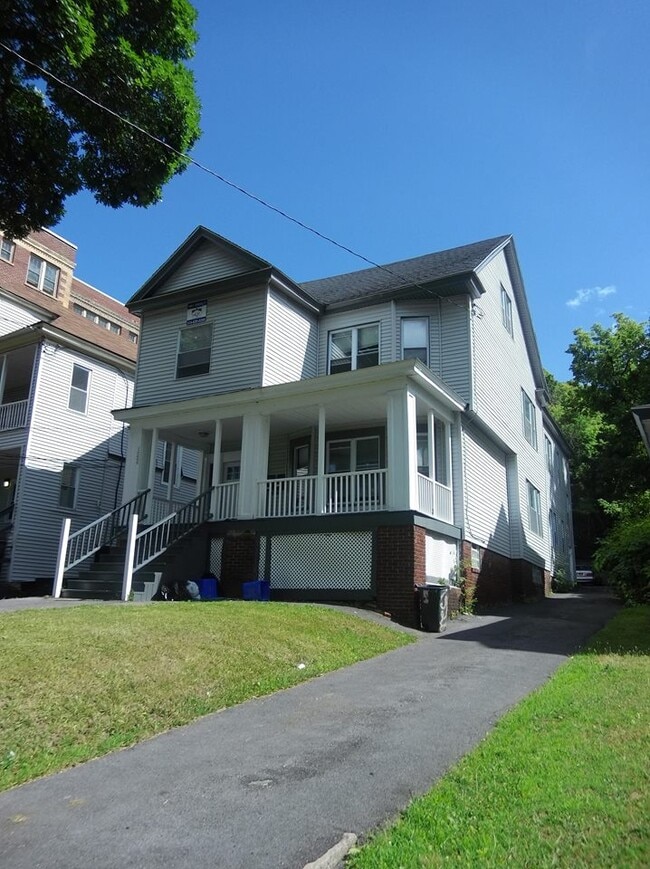 Photo - 1524 E Genesee St