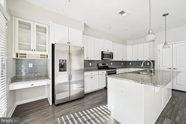 Photo - 6026 Forum Sq