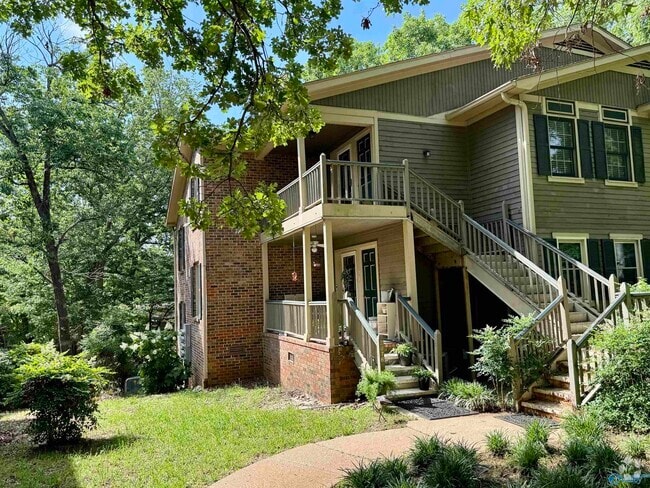 Building Photo - 2080 Woodlawn Dr SW Unit 0 Rental