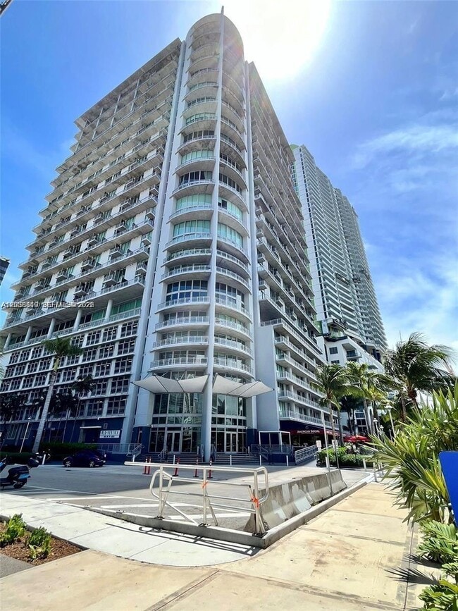 Building Photo - 690 SW 1st Ct Unit 1827