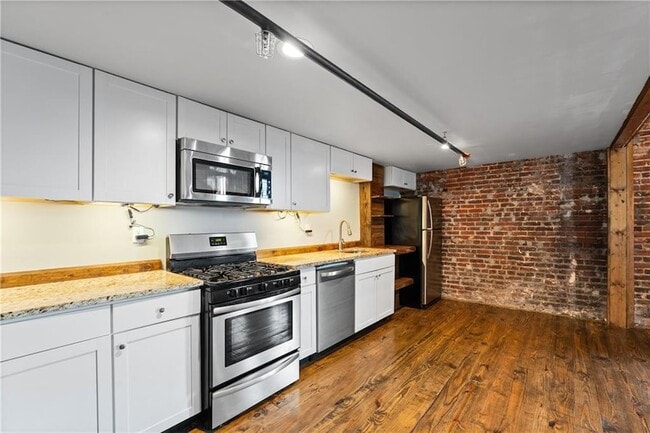 Photo - 558 St Francis St