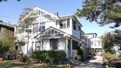 Building Photo - Coronado: Charming 1bd/1.25ba Village Apartment - Front Lower Unit 1048