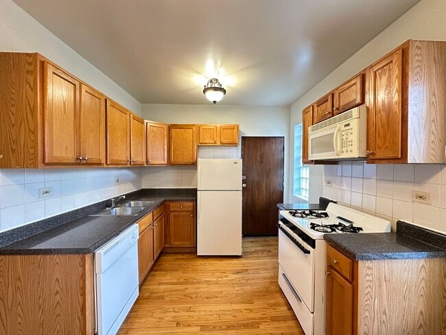 Photo - 4041 N Paulina St Unit M00R