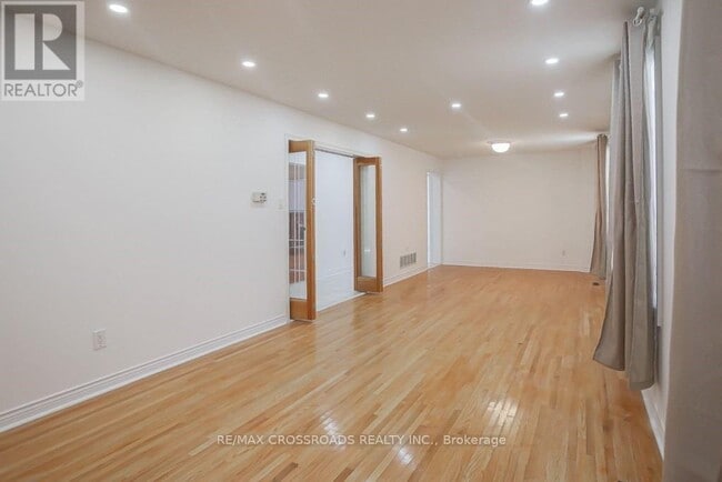 Photo - 87 Woodriver St