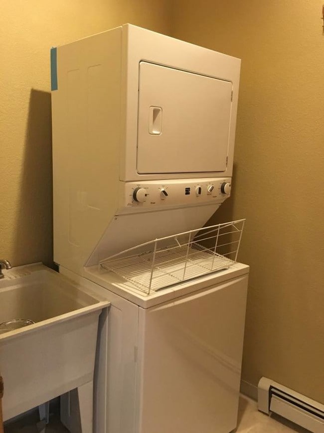 Laundry Room - 1210 E 2nd St Unidad 1