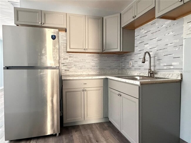 Photo - 1481 Drew St