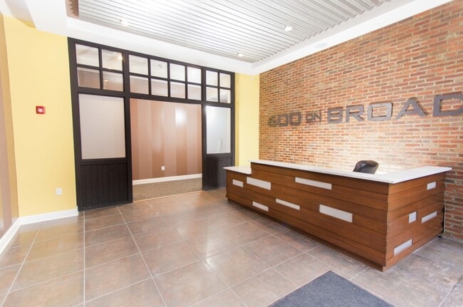 Photo - 600 N Broad St