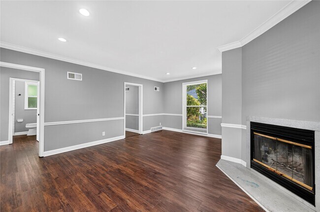 Photo - 725 Berick Dr
