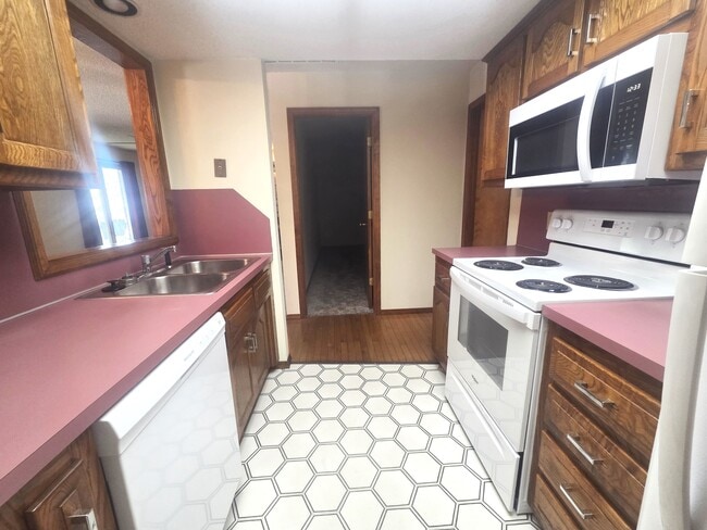 Photo - 2065 S Kentwood Ave