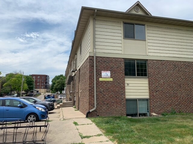 Photo - 21 N Johnson St Apartments