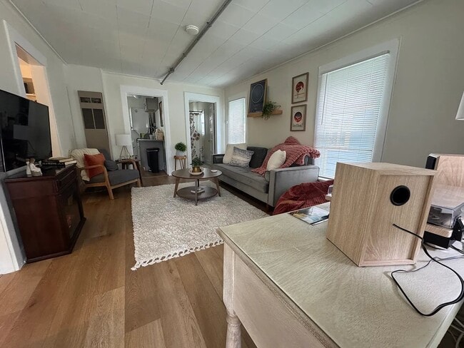 Photo - 722 N East St