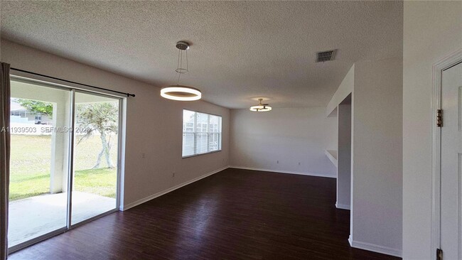 Photo - 154 Canna Dr