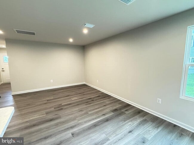 Building Photo - 613 Laurelwood Cir Rental