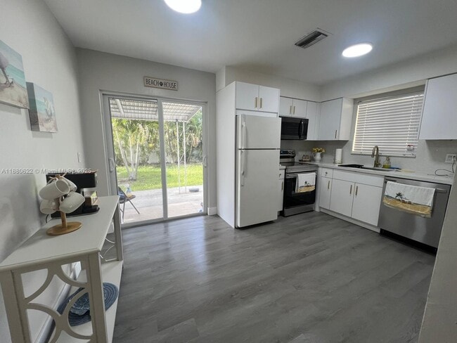 Building Photo - 222 SW 8th St Unit B Rental