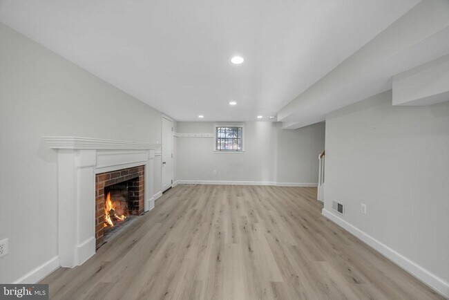 Photo - 2355 N Quincy St