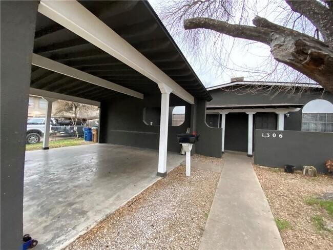 Photo - 1306 Radcliff Dr