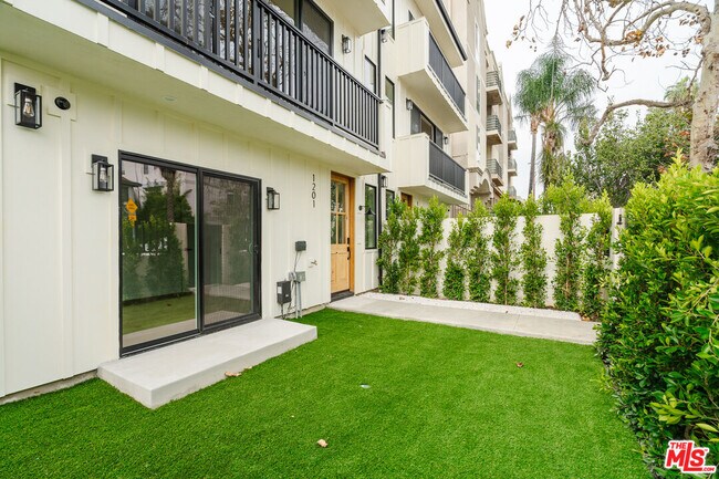 Photo - 1201 N McCadden Pl