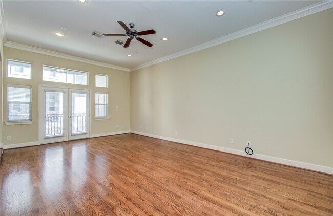 Photo - 1138 W 26th St