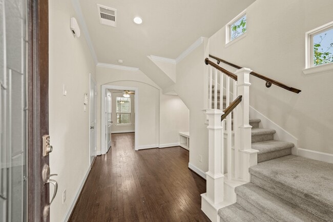 Photo - 2025 Cambridge Heights Pl