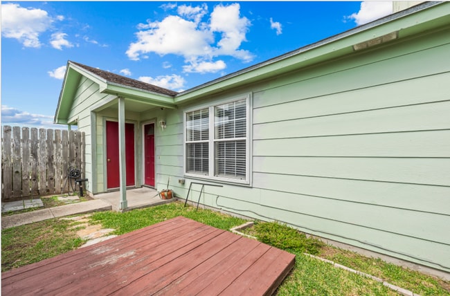 Photo - Townhouse for Rent – 2 Bed / 1 Bath