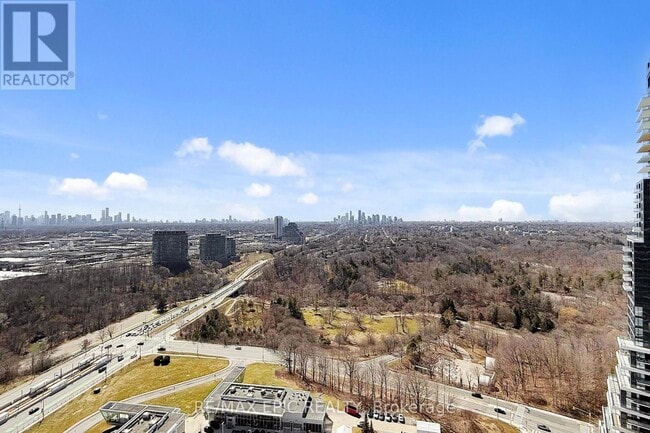 Photo - 30 Inn On The Pk Dr Unit 2809