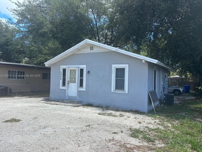 Photo - 5909 NW 5th Ct Unidad 1