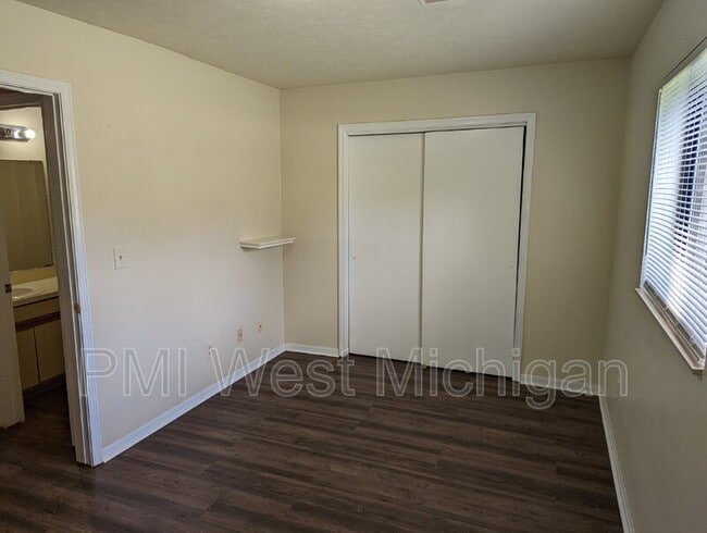 Photo - 6087 In the Pines Dr SE