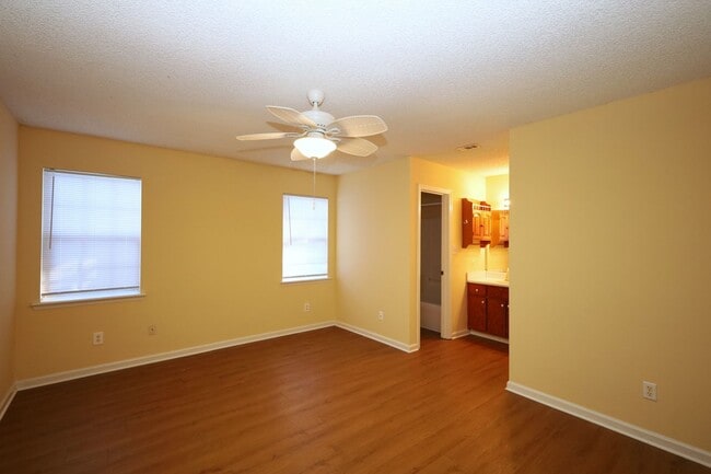 Photo - 1727 Largo Cir