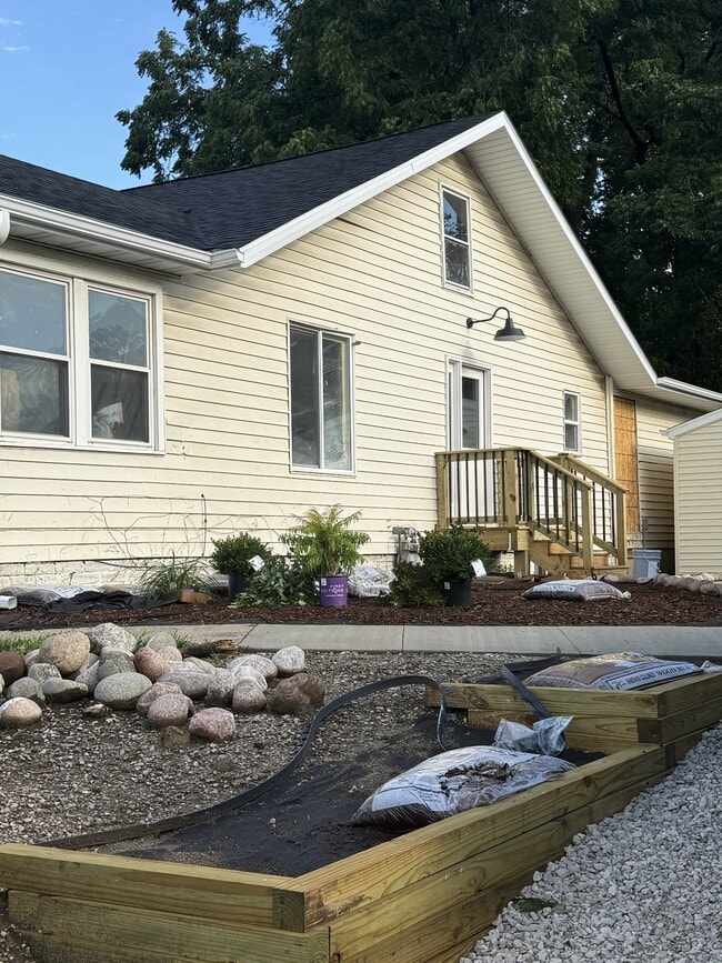 Building Photo - 5301 Urbandale Ave Rental