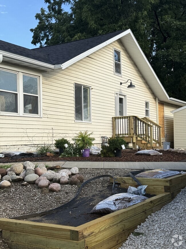 Building Photo - 5301 Urbandale Ave Rental