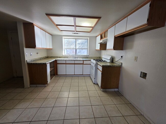 Photo - 2004-2004 E Chelsea Ct Unit 2002 E Chelsea Ct