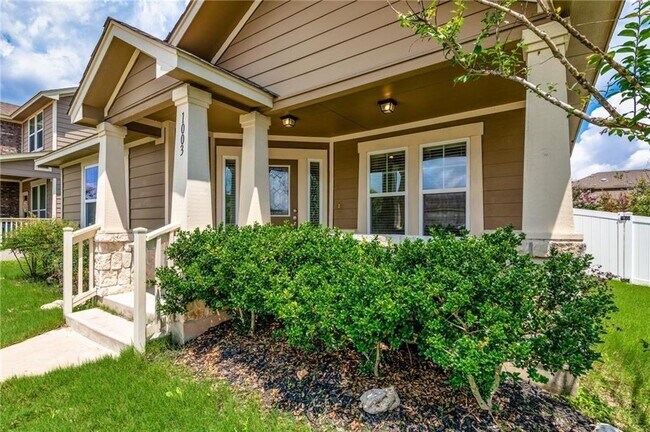 Photo - 1003 Alamo Plaza Dr