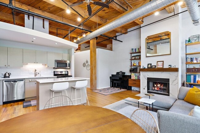 Photo - 2210 W Wabansia Ave Unit 202