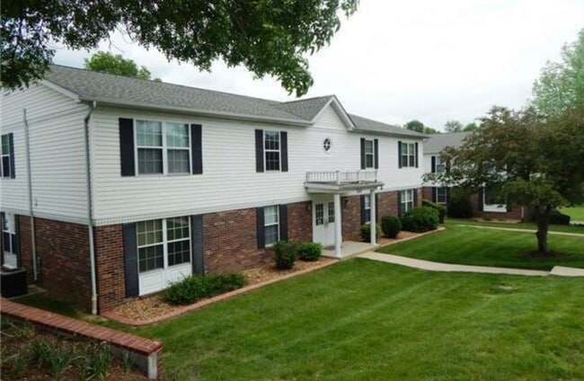 Building Photo - 244 Carriage Ct Unit 244
