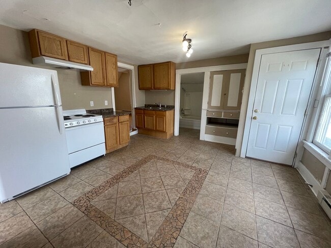 Photo - Upper 2BD/1BA Apartment