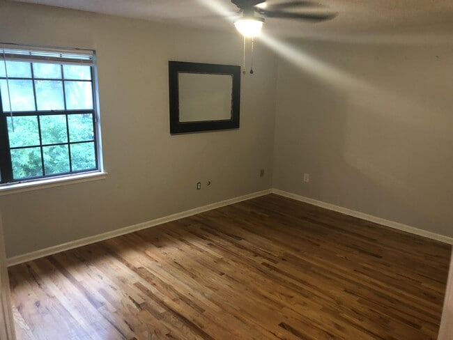 Photo - 1242 Chee Ln