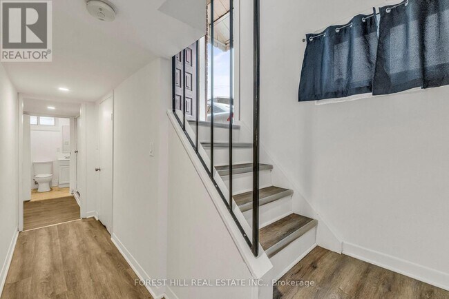 Photo - 5 Woodenhill Ct