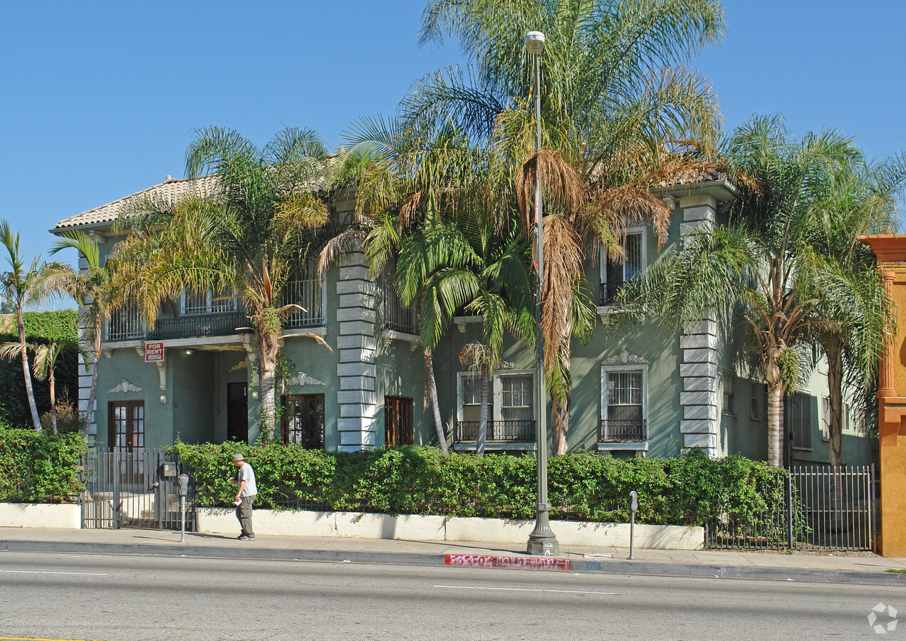Photo - 1830 N Cahuenga Blvd Apartments