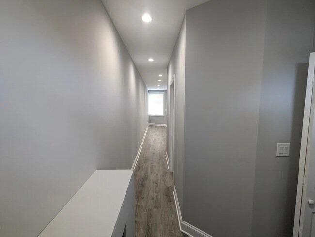 7050 W Higgins Ave Unit 1E