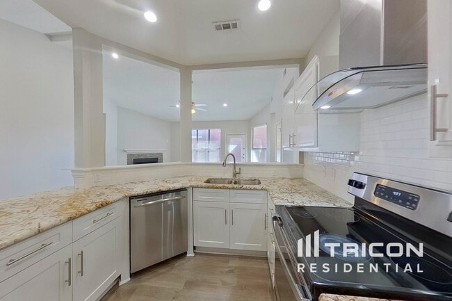 Photo - 1121 Cypress Ln