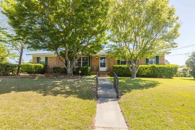 Photo - 240 Maywood Dr