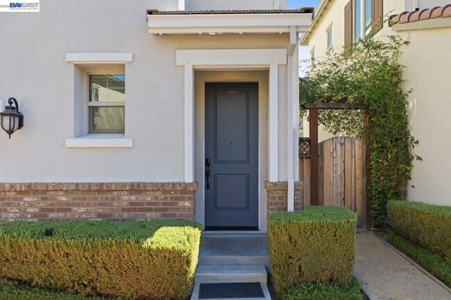 Photo - 33 Roccolino Ln