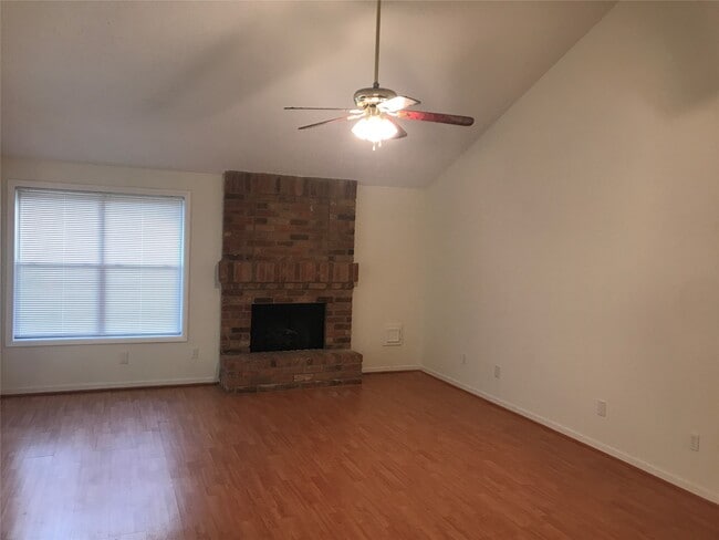 Building Photo - 3310 Stillmeadow Dr