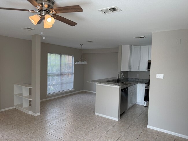 Photo - 13902 Buckingham Dr Unit B